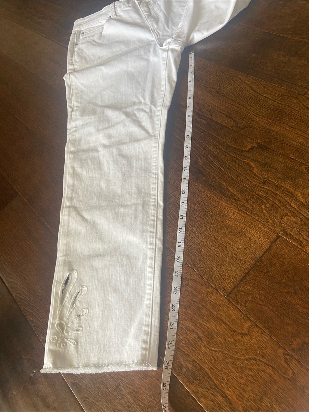 SOFT SURROUNDING Ultimate Denim Jeans Straight Leg Crop Sz 12 Cutwork Embroidery - Picture 6 of 8